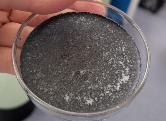 Petri dish showing Climasel phase change material embedded in a cellulose matrix with graphite, used to improve thermal conductivity.